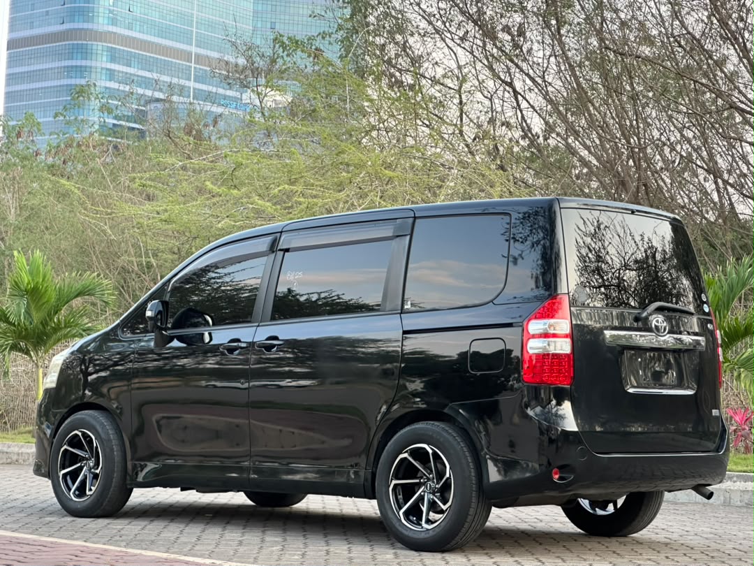 TOYOTA NOAH NEW thumbnail 7